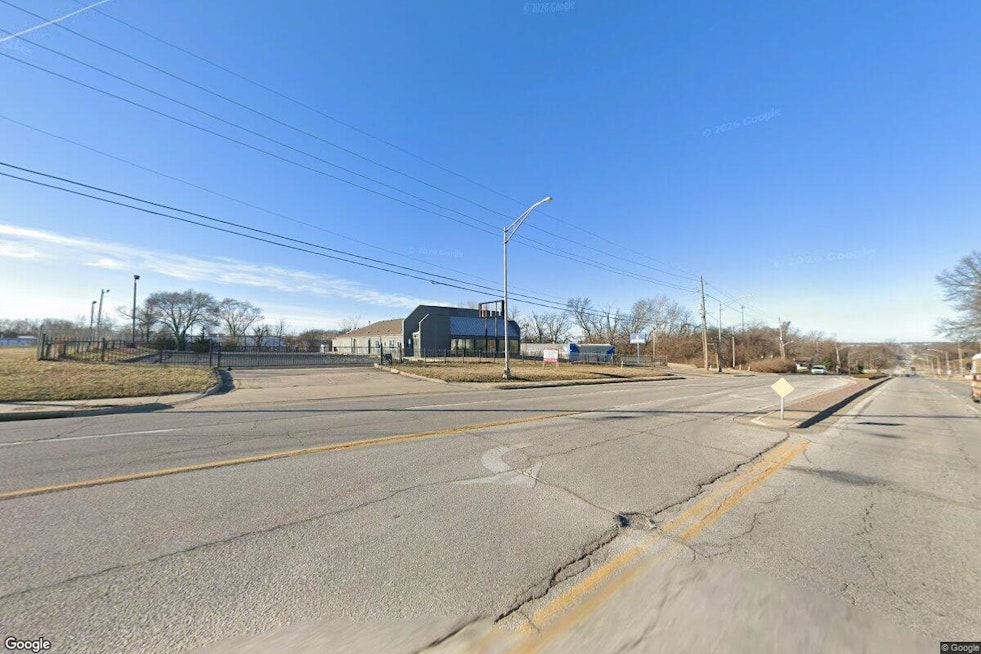 Three Motorbikes Collide In KCK, Leaving One Dead