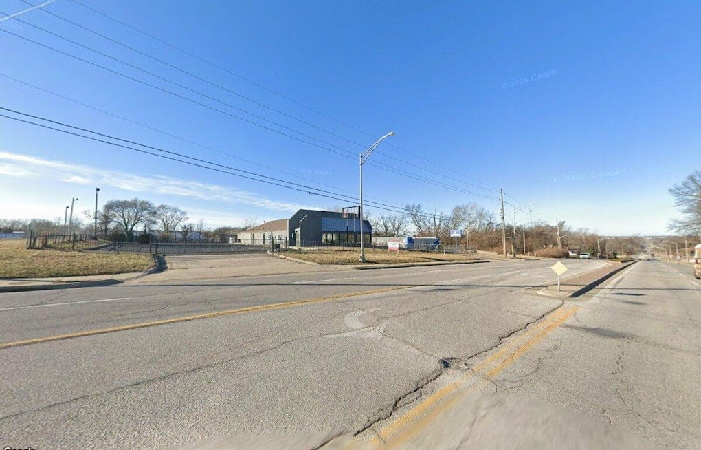 Three Motorbikes Collide In KCK, Leaving One Dead