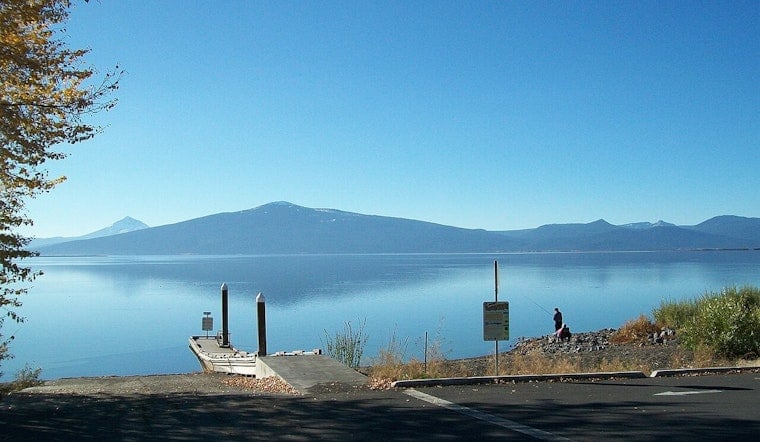 Toxic Lake Alert: Algae Bloom Triggers Health Warning At Agency Lake