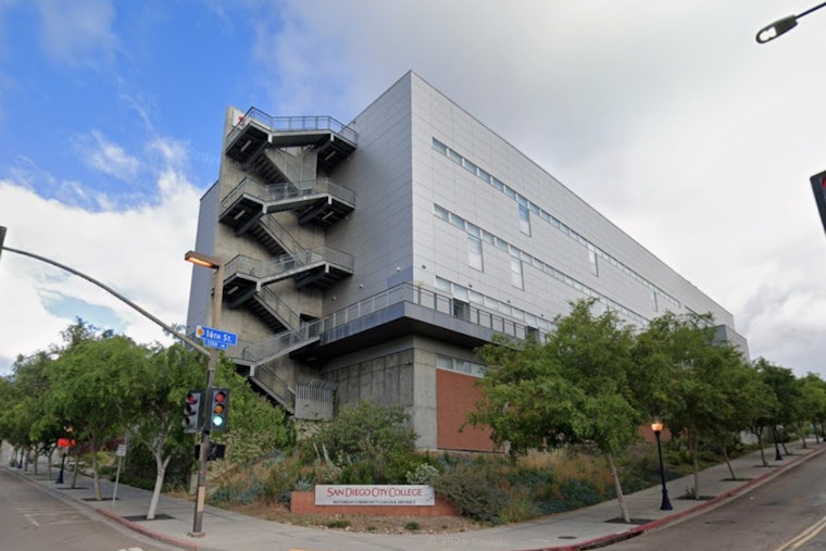 Tree-Top Standoff Grips San Diego City College for Hours