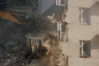 UH Mānoa Knocks Down Hale Noelani To Clear Way For New Dorms