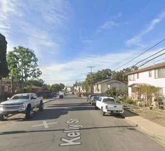 Uphill Brush Blaze Above Kelly Street Park Snuffed Fast By San Diego Crews