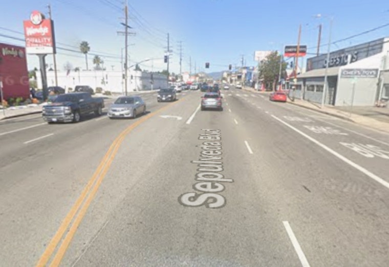 Van Nuys Fire on Sepulveda Involves Multiple Businesses