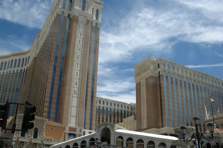 Vegas Visitor Hits Spade Royal, Turns $5 Side Bet Into $2.2M Venetian Jackpot