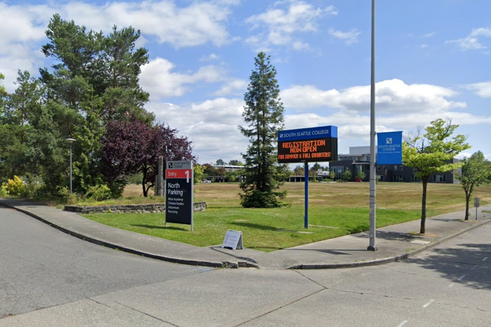 West Seattle College Turns Hangar Into Moon And Mars Training Ground
