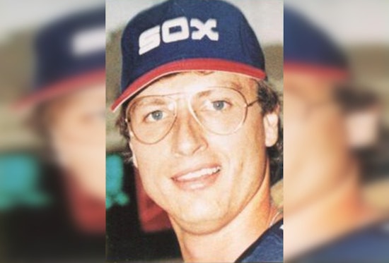 White Sox Legend Draws Crowd at Wheeling Pub to Honor Buffalo Grove National Guard Soldier