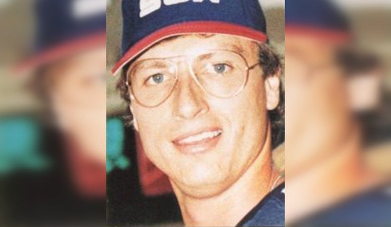 White Sox Legend Draws Crowd at Wheeling Pub to Honor Buffalo Grove National Guard Soldier