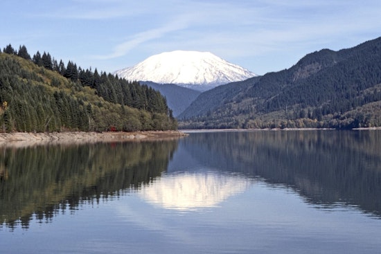 Yale Lake Shock As Boaters Pluck 76-Year-Old Pilot From Sinking Plane