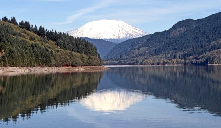 Yale Lake Shock As Boaters Pluck 76-Year-Old Pilot From Sinking Plane