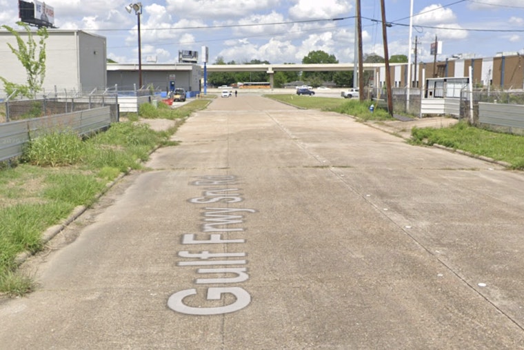 Young Driver Killed As Pickup Slams Pole On Gulf Freeway Service Road