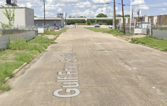 Young Driver Killed As Pickup Slams Pole On Gulf Freeway Service Road