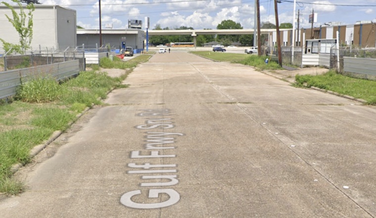 Young Driver Killed As Pickup Slams Pole On Gulf Freeway Service Road