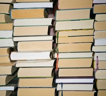 110,000 Books Pile Up in Chicago Libraries as Driver Shortage Drags On