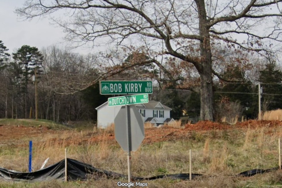 20 Townhomes Rising at Cedar Bluff's Dutchtown and Bob Kirby Roads Corner