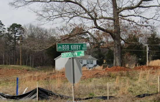 20 Townhomes Rising at Cedar Bluff's Dutchtown and Bob Kirby Roads Corner