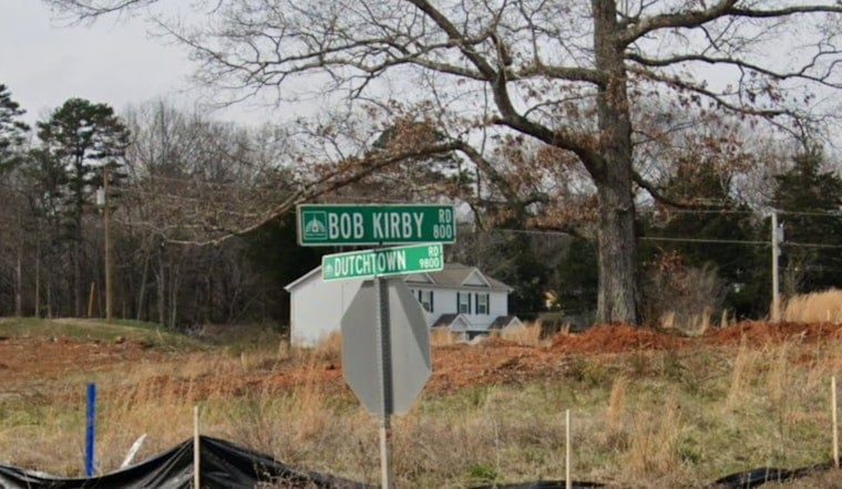20 Townhomes Rising at Cedar Bluff's Dutchtown and Bob Kirby Roads Corner