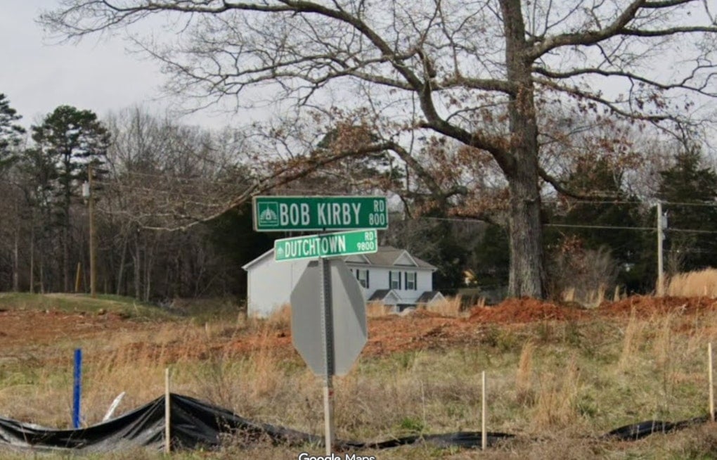 20 Townhomes Rising at Cedar Bluff's Dutchtown and Bob Kirby Roads Corner
