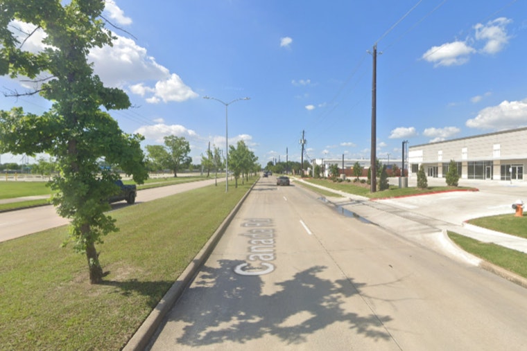 24-Hour Golf Simulator Bays Head to La Porte Retail Strip by Year's End