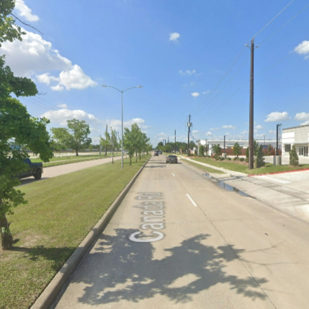 24-Hour Golf Simulator Bays Head to La Porte Retail Strip by Year's End