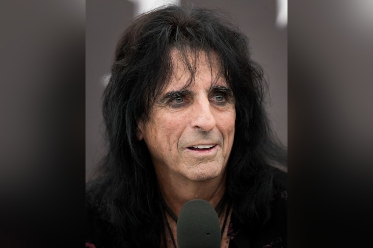 Alice Cooper Brings Dee Snider, Halestorm's Lzzy Hale to Phoenix for Christmas Pudding 24