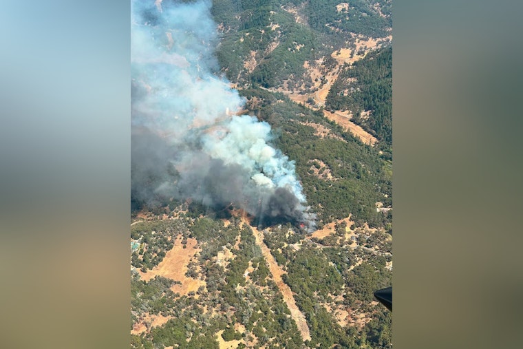 Alta Sierra Structure Fire Jumps to Grass, Forces Fast Evacuations