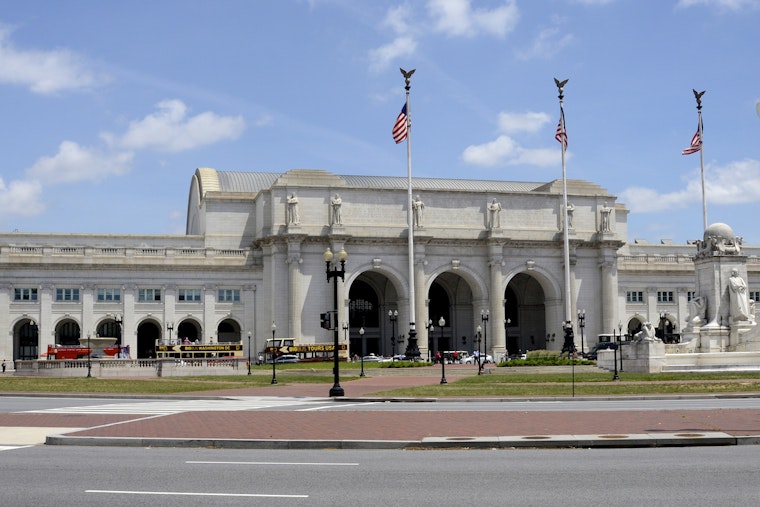 Amtrak Shuts DC-to-Virginia Tunnel for 9 Days, Riders Face Bus Bridges to Alexandria