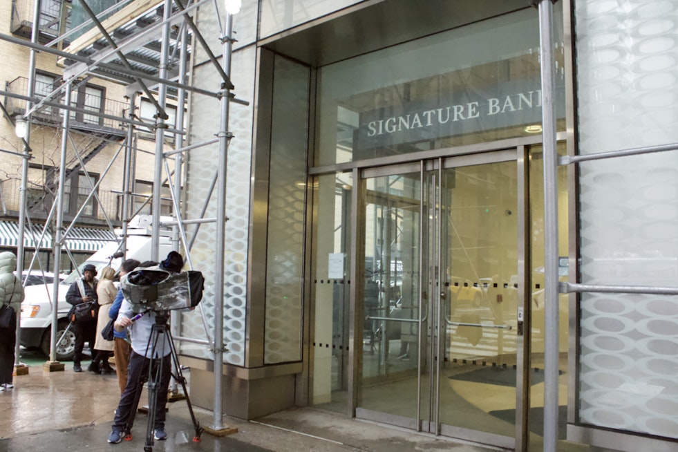 Appeals Court Revives Signature Bank Investor Suit, Rejects FDIC's Claim to Sue