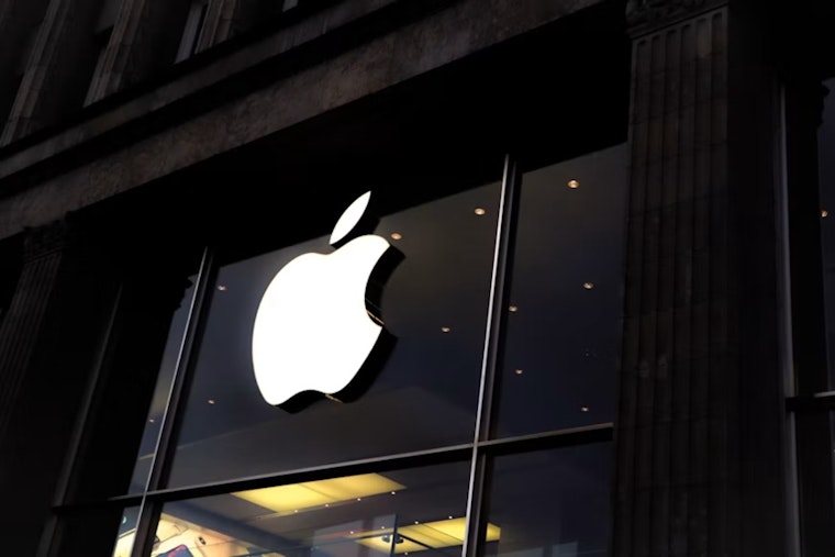 Apple Guts Vision Pro and Siri Teams, Cuts Over 200 Jobs in AI Pivot