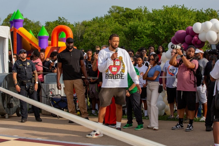 Arlington's Cade Cunningham Cuts Ribbon on New Court, Kids Rock His No. 2 Jersey