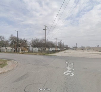 Armed Man Holds Teen, Two Women Hostage at West Side Home, SAPD Says