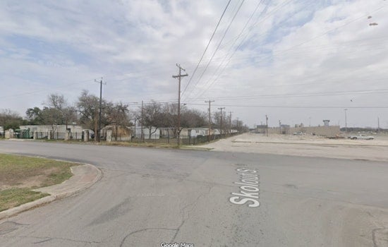 Armed Man Holds Teen, Two Women Hostage at West Side Home, SAPD Says