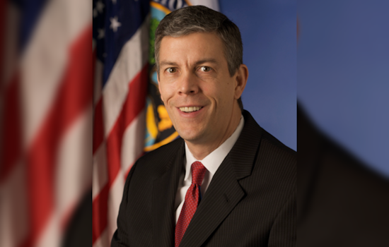 Arne Duncan Rips ‘Travesty’ Chicago Gun Case Against Anti-Violence Mentor Nabbed at Police Station