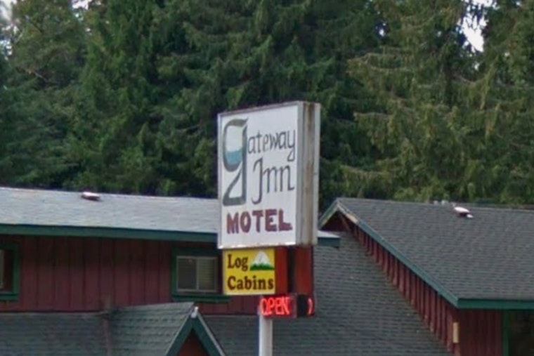 Ashford Hotel Booted Guests by Flashlight, Kept Renting Rooms Anyway