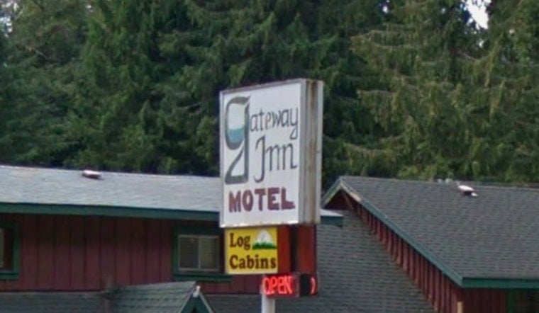Ashford Hotel Booted Guests by Flashlight, Kept Renting Rooms Anyway