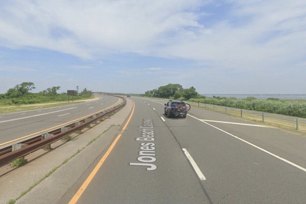 Astoria Teen, 19, Killed in Wantagh Parkway Motorcycle Crash Near Jones Beach