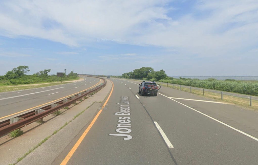 Astoria Teen, 19, Killed in Wantagh Parkway Motorcycle Crash Near Jones Beach