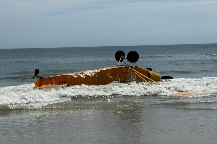 Banner Plane Flips Upside Down Off New Smyrna Beach, Pilot Escapes Unhurt