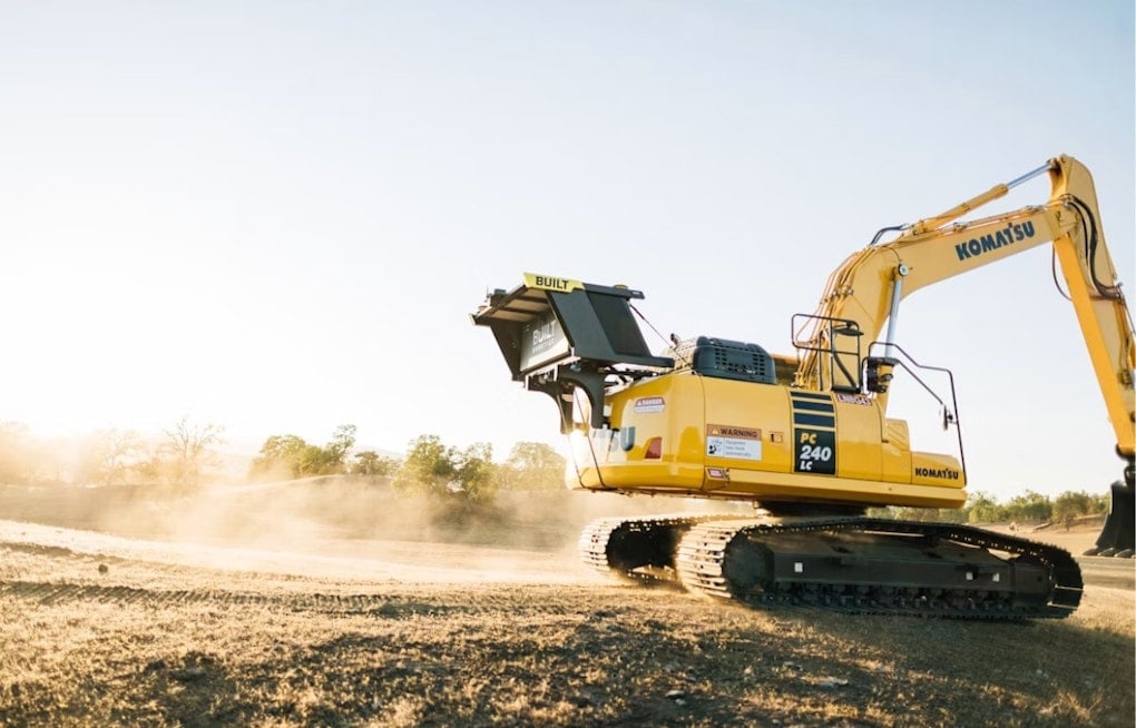 Barberton Crew Pulls Kitten From Excavator, Komatsu Sends Her a Tiny Hard Hat