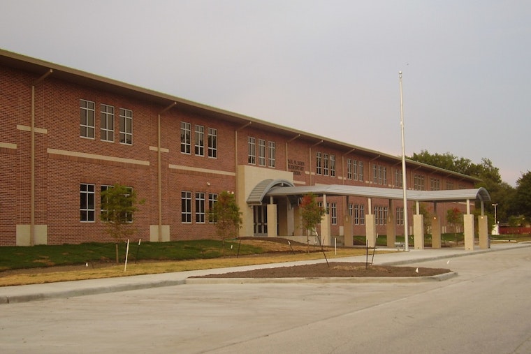 Bellaire's Horn Elementary Bakes as PTO Pays $8,300 to Rent AC Units HISD Won't Fix
