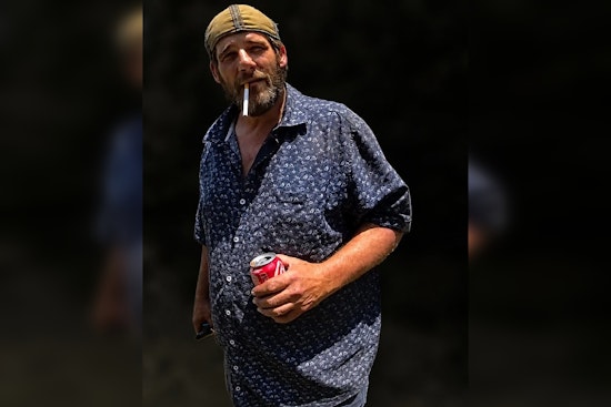 Benton County Man Flees Tennessee Troopers, Search Underway