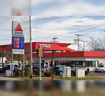 Blind Milwaukee Singer Turns Gas Station Into Stage, Community Raises $8,000