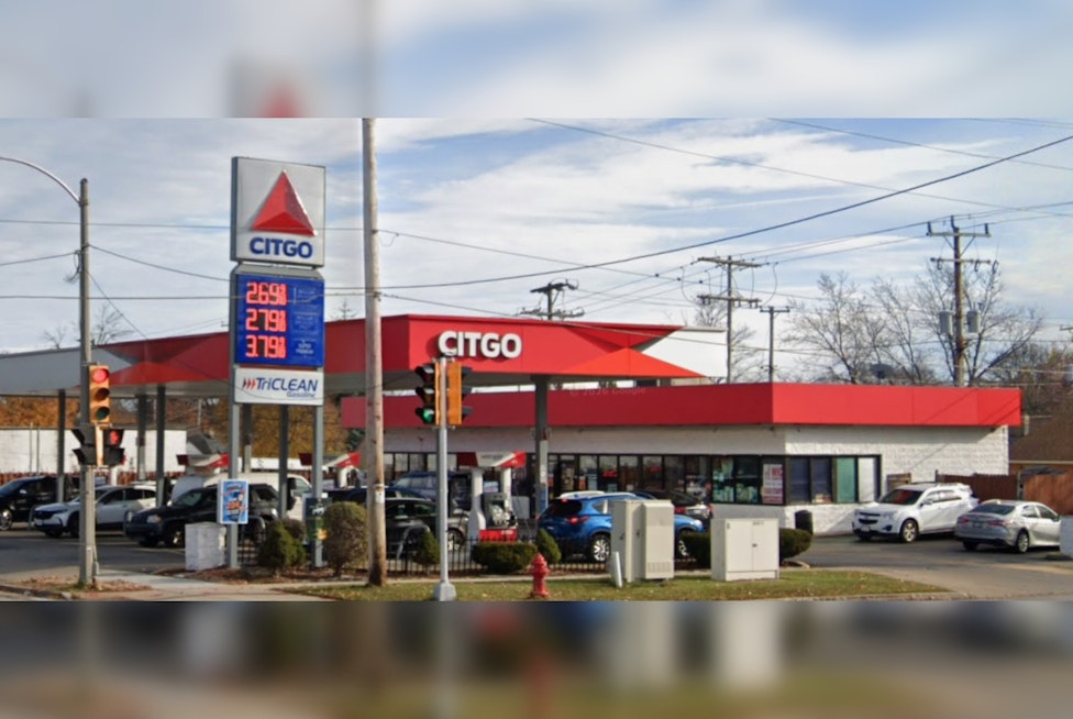 Blind Milwaukee Singer Turns Gas Station Into Stage, Community Raises $8,000