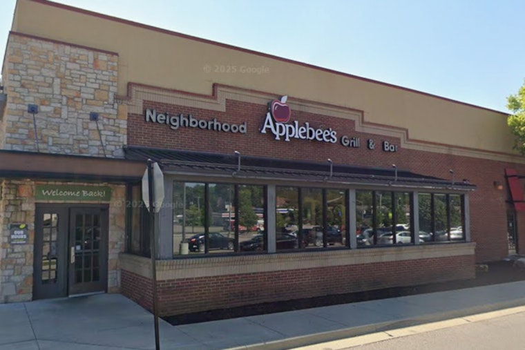 Bloomington Man, 19, Charged After Applebee's Bomb Threat Over Slow Food