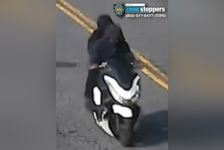 Bronx Moped Duo Rips Chain Off Man Near Van Cortlandt Park, Beats Him