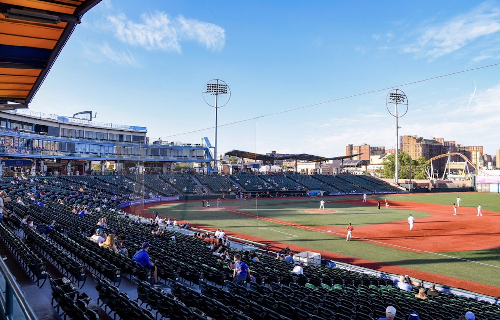Brooklyn Cyclones Fans Go Full Elaine in Seinfeld Night Dance Mayhem