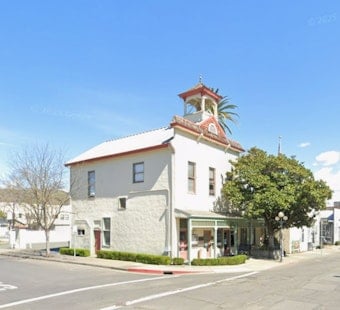 Calistoga Skips November Vote, Hands Retired Principal the Mayor's Gavel