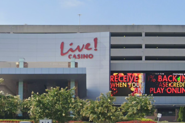 Cedric the Entertainer Performs at Live! Casino in Hanover
