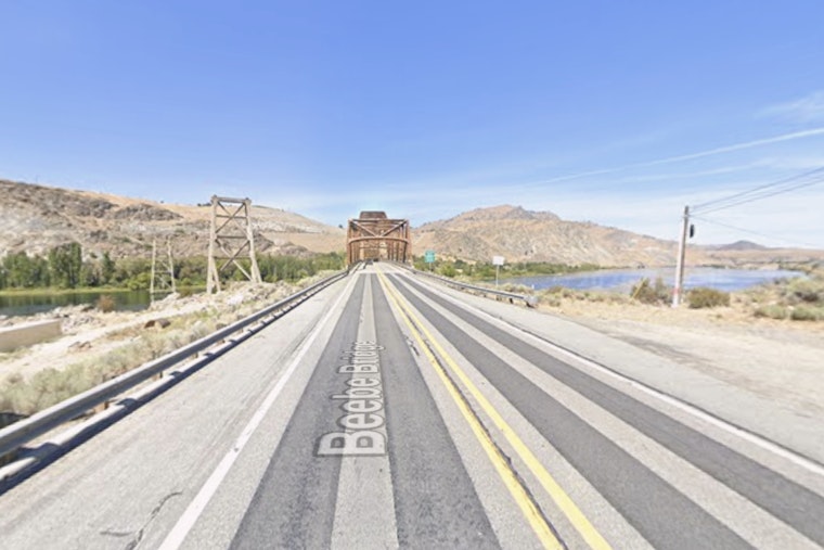 Chelan Man Ditches Truck on Beebe Bridge, Swims Columbia River Fleeing Deputies
