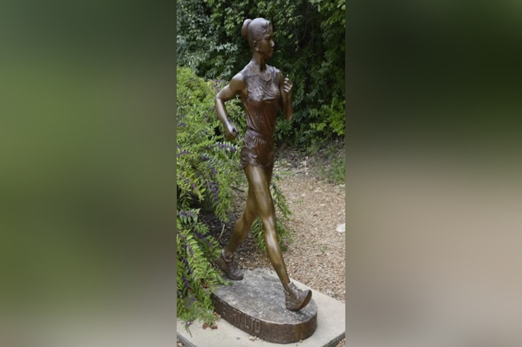 Chesterfield Splits 4-4 on Olympian Statue, Mayor Breaks Tie for $30K Buy