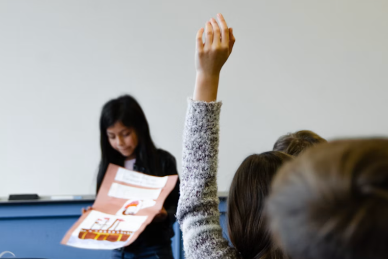 Chicago School Board Hopefuls Split on Pledge to Rein In Classroom AI